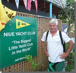 Vor dem Niue Yacht Club