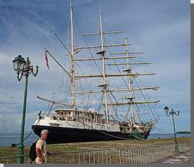 S/V Tenacious
