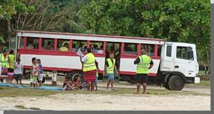 Der polynesische Truck als Schulbus